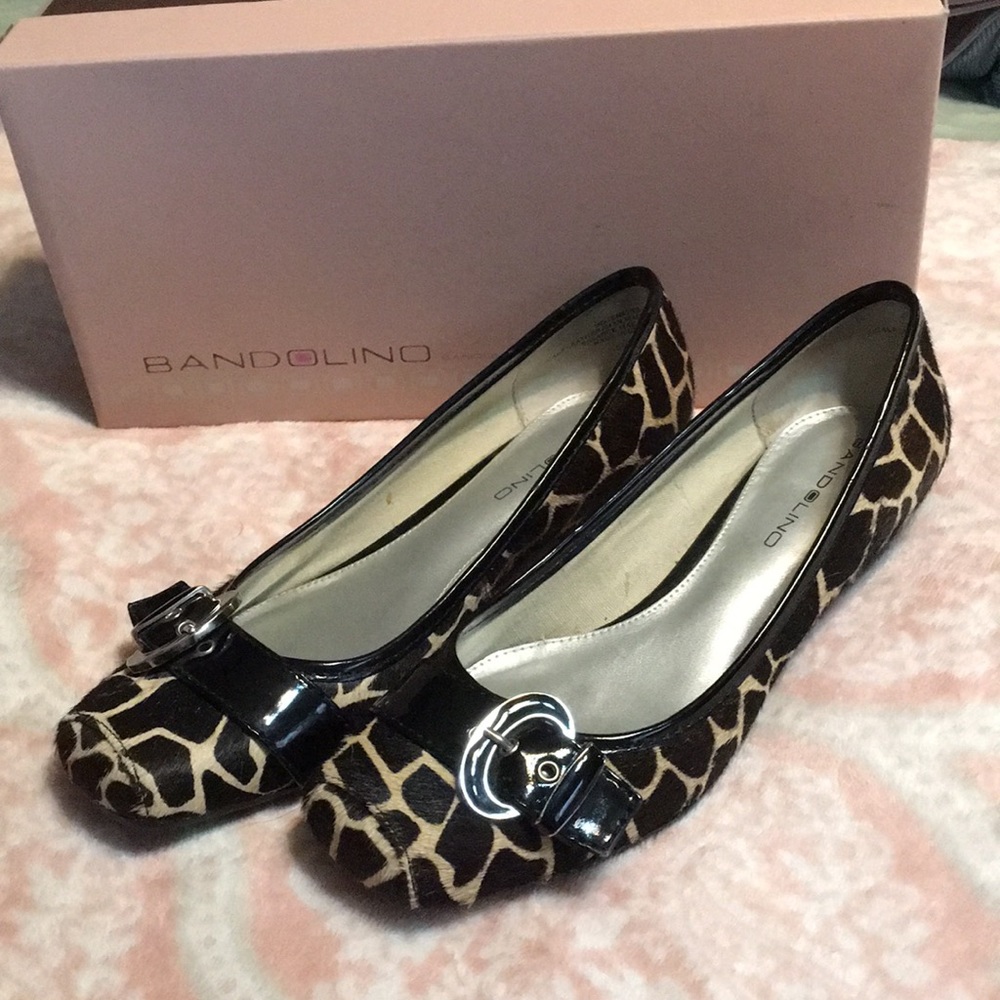 Bandolino animal print flats